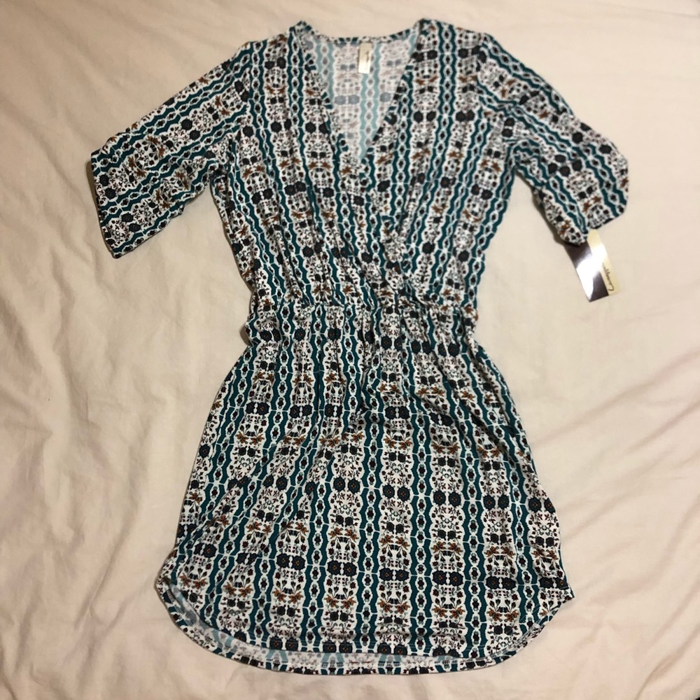 Loveappella - Rolled Sleeve Print Tunic Dress